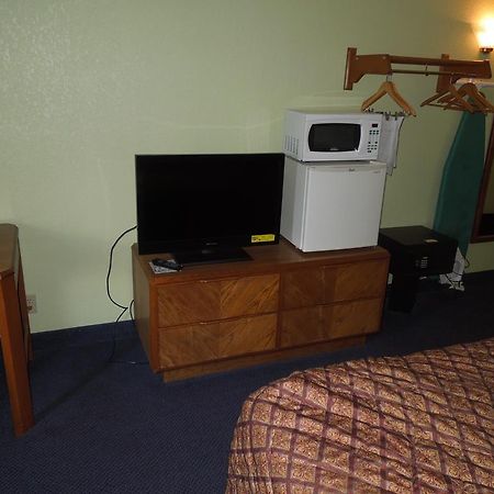Travelodge - Cincinnati Sharonville Room photo