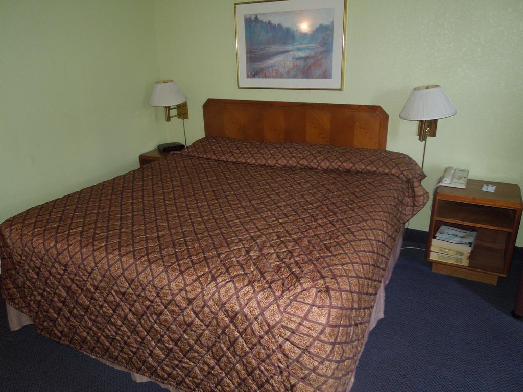 Travelodge - Cincinnati Sharonville Room photo