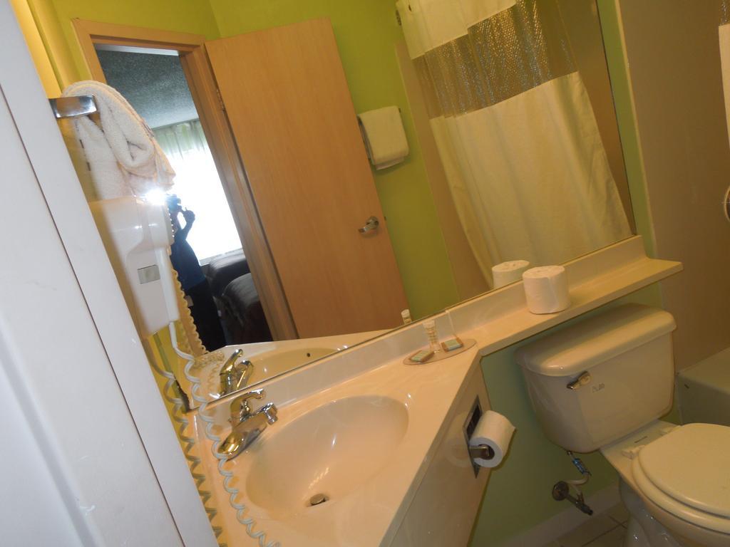Travelodge - Cincinnati Sharonville Room photo