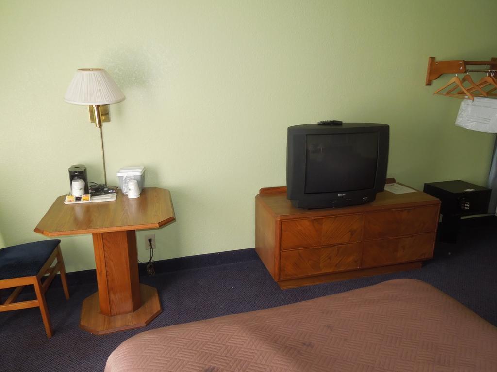 Travelodge - Cincinnati Sharonville Room photo