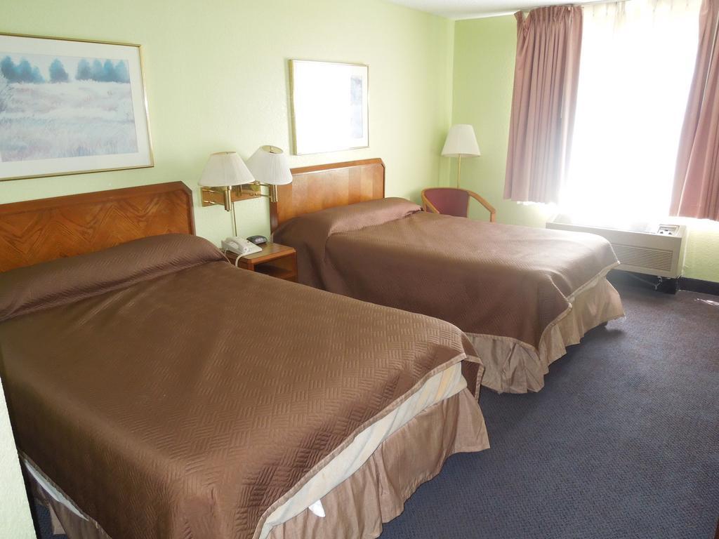 Travelodge - Cincinnati Sharonville Room photo