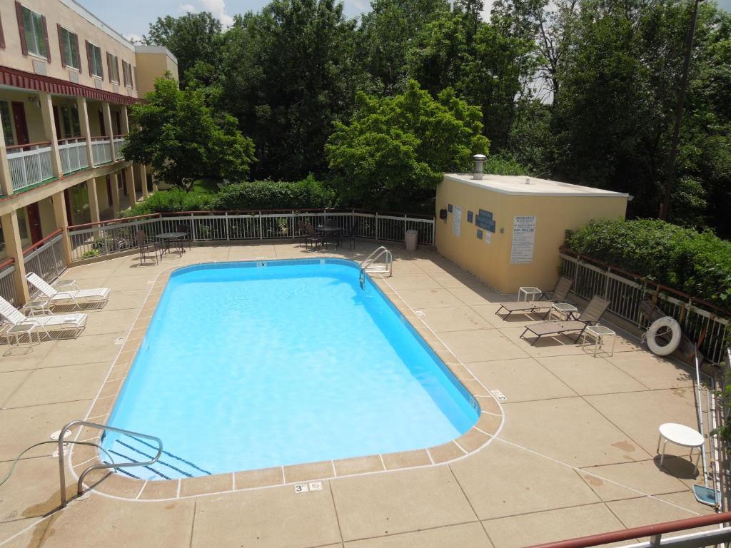 Travelodge - Cincinnati Sharonville Exterior photo
